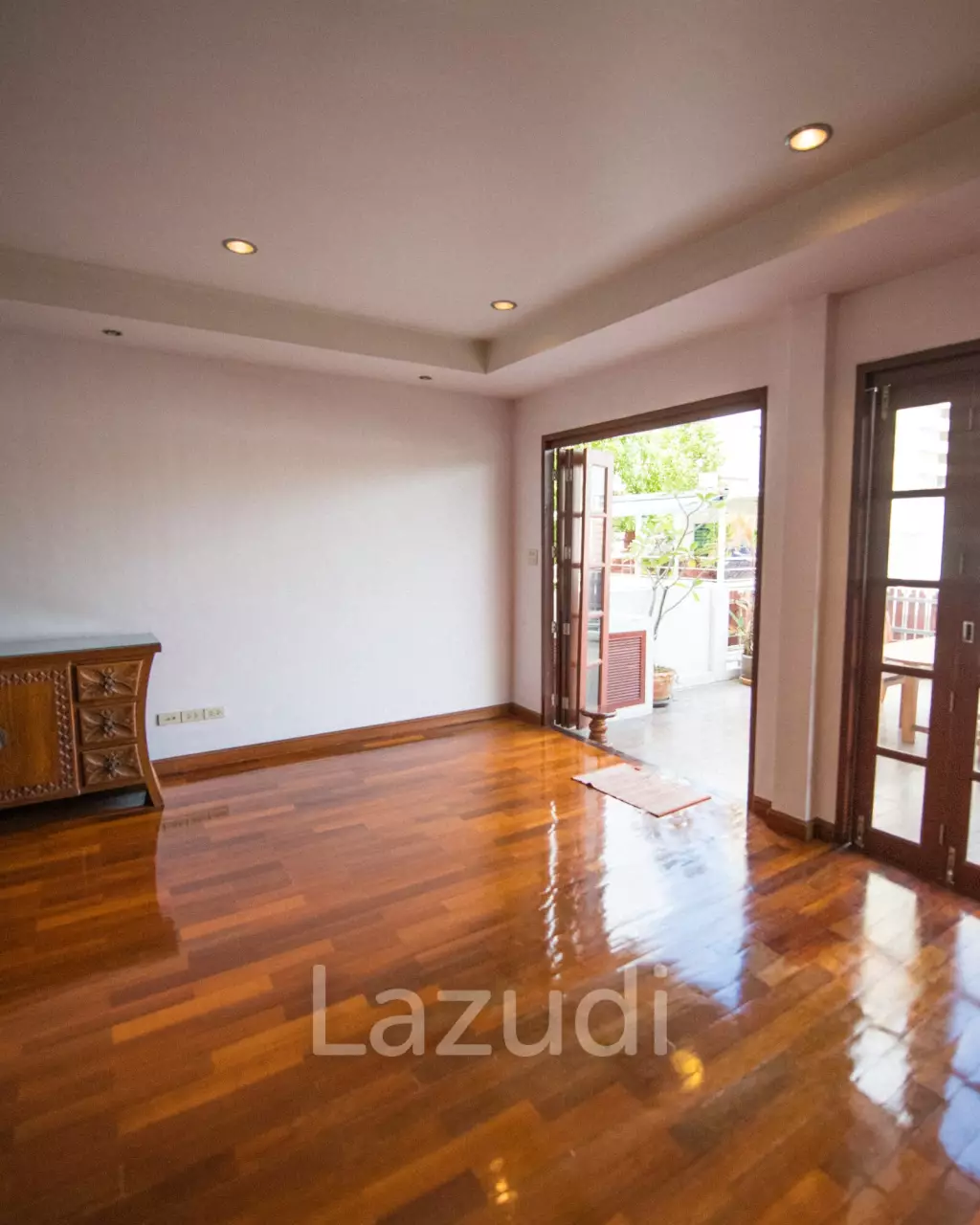 440 sqm modern 3 storey townhouse in Khlong Tan Nuea Watthana Bangkok