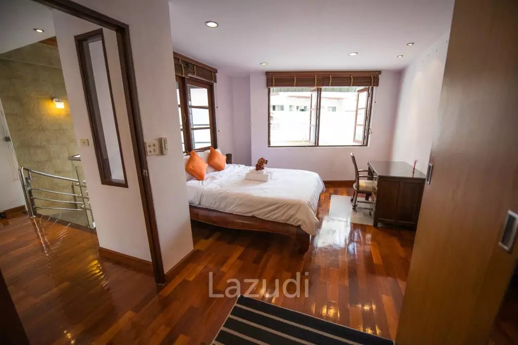 440 sqm modern 3 storey townhouse in Khlong Tan Nuea Watthana Bangkok
