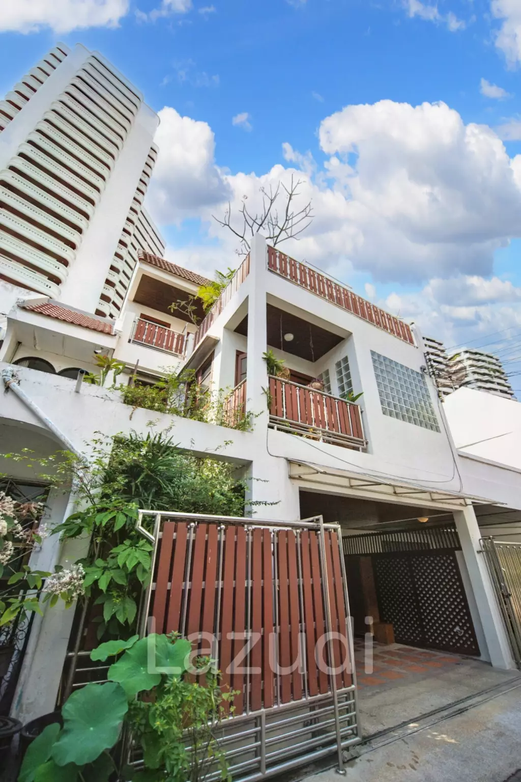 440 sqm modern 3 storey townhouse in Khlong Tan Nuea Watthana Bangkok