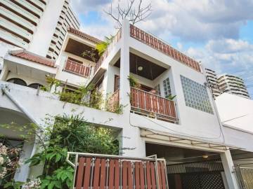 4 Bed 5 Bath 440 SQ.M Townhouse at Sukhumvit 39