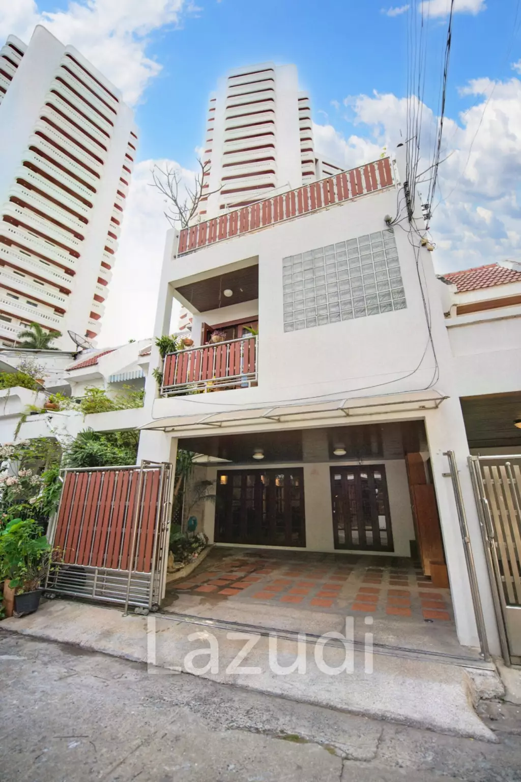 440 sqm modern 3 storey townhouse in Khlong Tan Nuea Watthana Bangkok