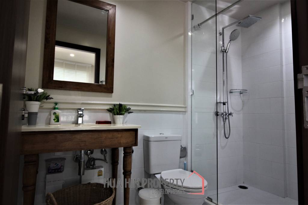 Autumn Condo: 1 Bed 1 Bath Close to Beach