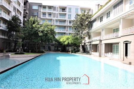 Autumn Condo: 1 Bed 1 Bath Close to Beach