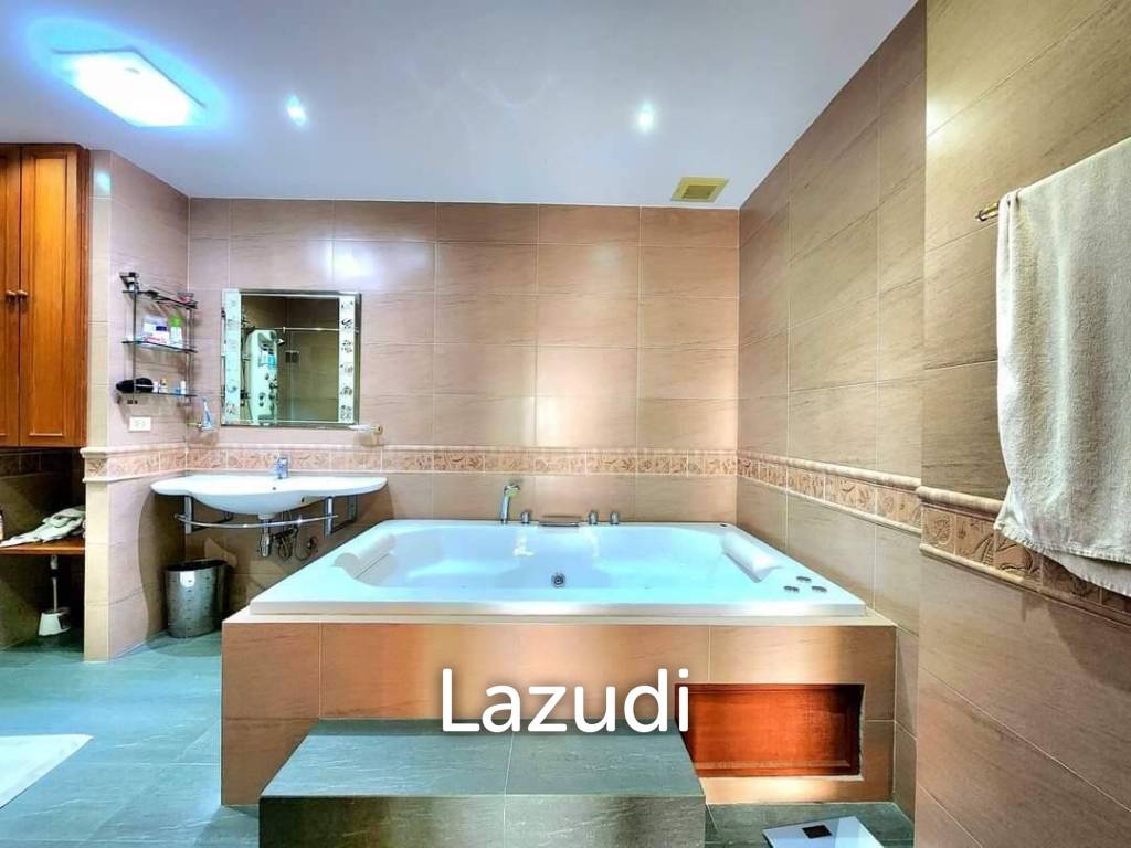 1 Bed 2 Bath 143 SQ.M View Talay 5 Condominium