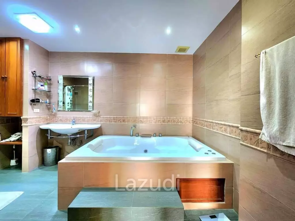 1 Bed 2 Bath 143 SQ.M View Talay 5 Condominium