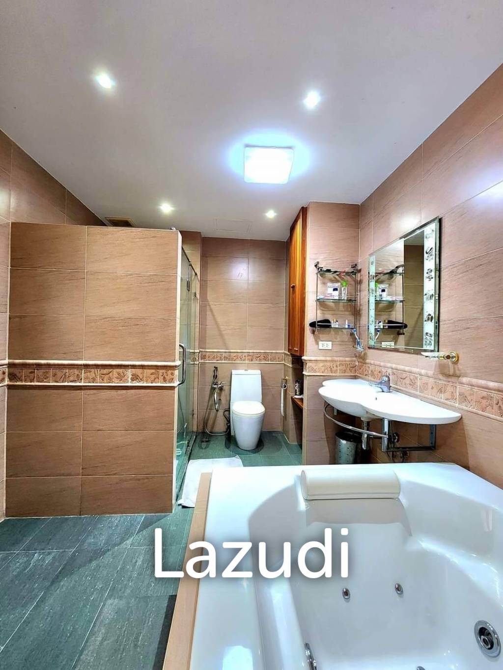 1 Bed 2 Bath 143 SQ.M View Talay 5 Condominium