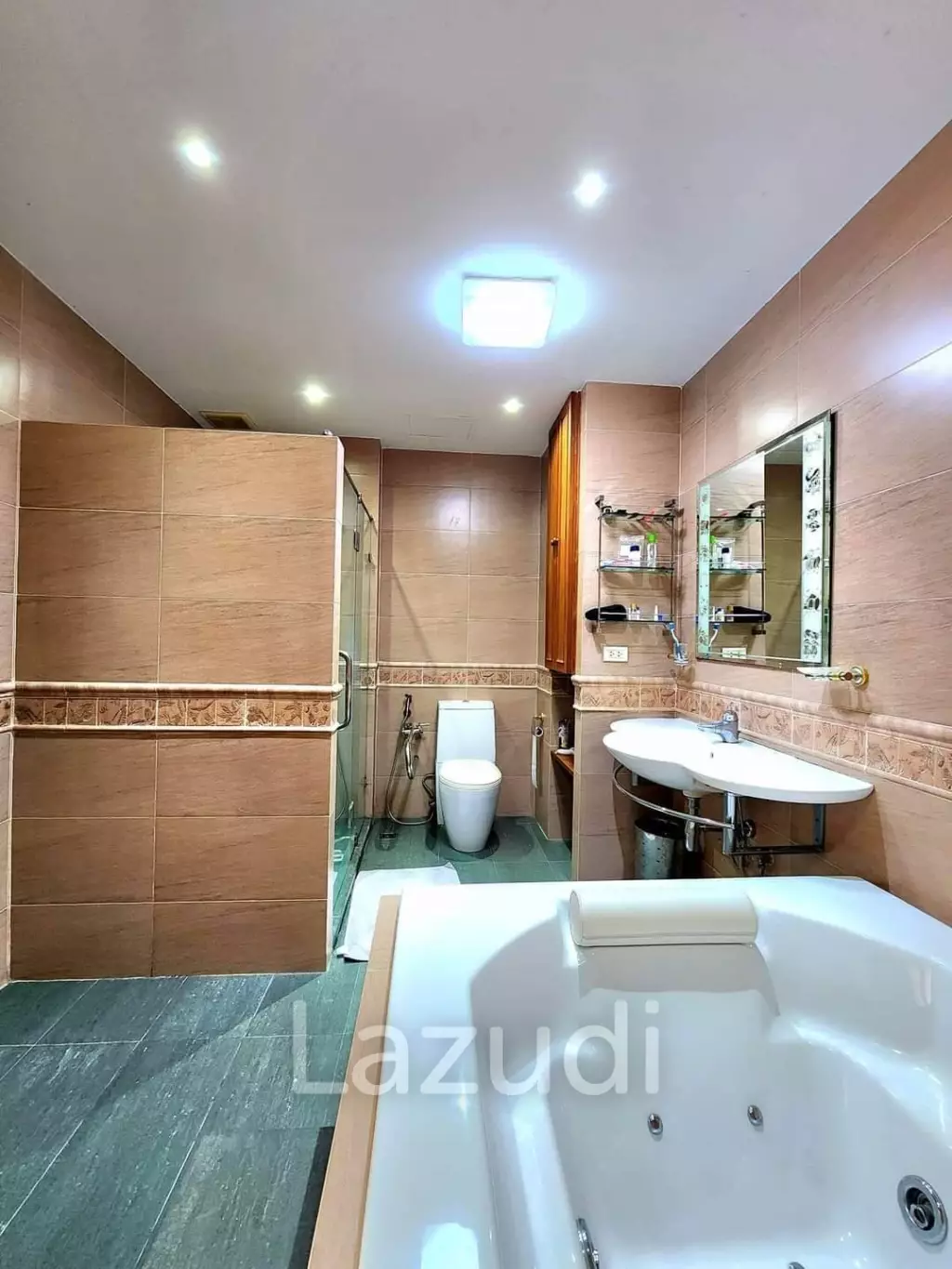 1 Bed 2 Bath 143 SQ.M View Talay 5 Condominium