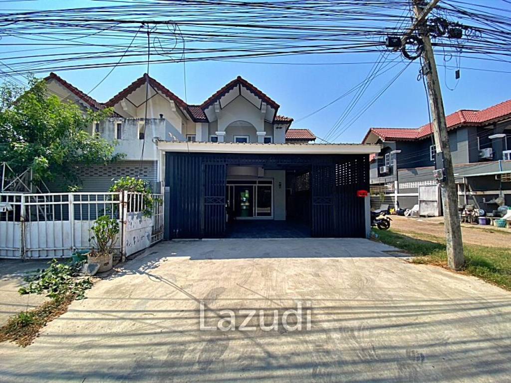 2 Story 3 Bed Townhouse Near City Center and Dinosaur Market For Sale