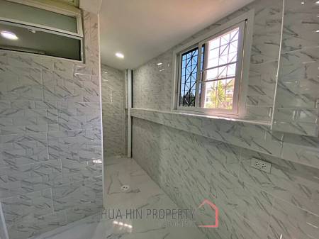 2 Story 3 Bed Townhouse Near City Center and Dinosaur Market For Sale