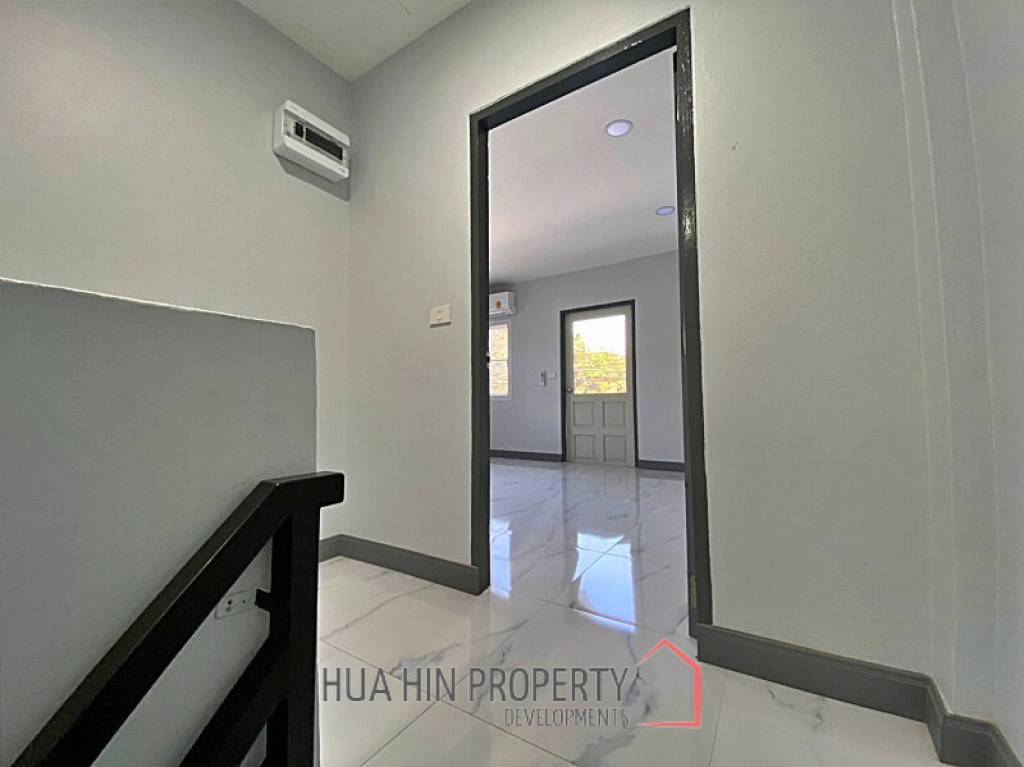 2 Story 3 Bed Townhouse Near City Center and Dinosaur Market For Sale