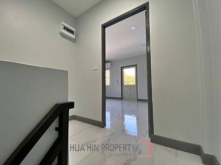 2 Story 3 Bed Townhouse Near City Center and Dinosaur Market For Sale