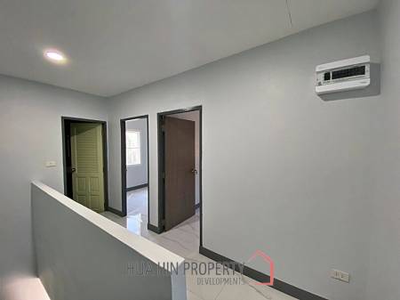 2 Story 3 Bed Townhouse Near City Center and Dinosaur Market For Sale