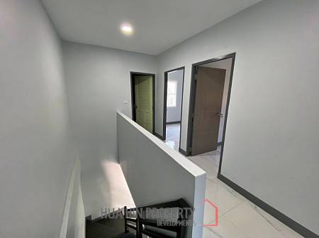 2 Story 3 Bed Townhouse Near City Center and Dinosaur Market For Sale