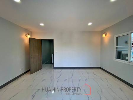 2 Story 3 Bed Townhouse Near City Center and Dinosaur Market For Sale