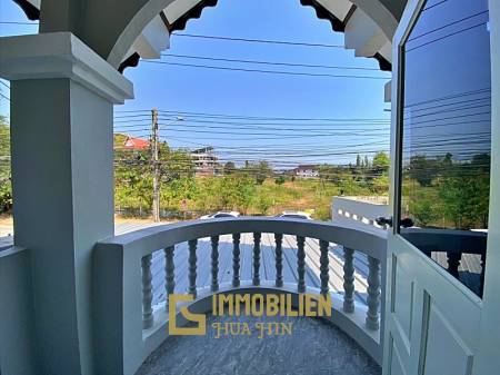 2 Story 3 Bed Townhouse Near City Center and Dinosaur Market For Sale