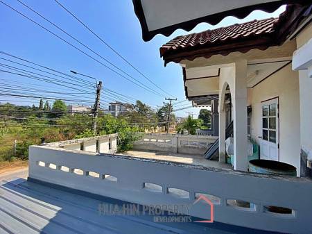 2 Story 3 Bed Townhouse Near City Center and Dinosaur Market For Sale