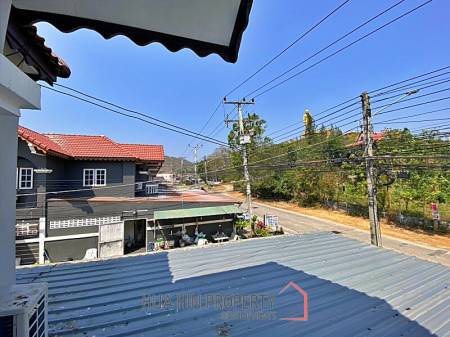 2 Story 3 Bed Townhouse Near City Center and Dinosaur Market For Sale