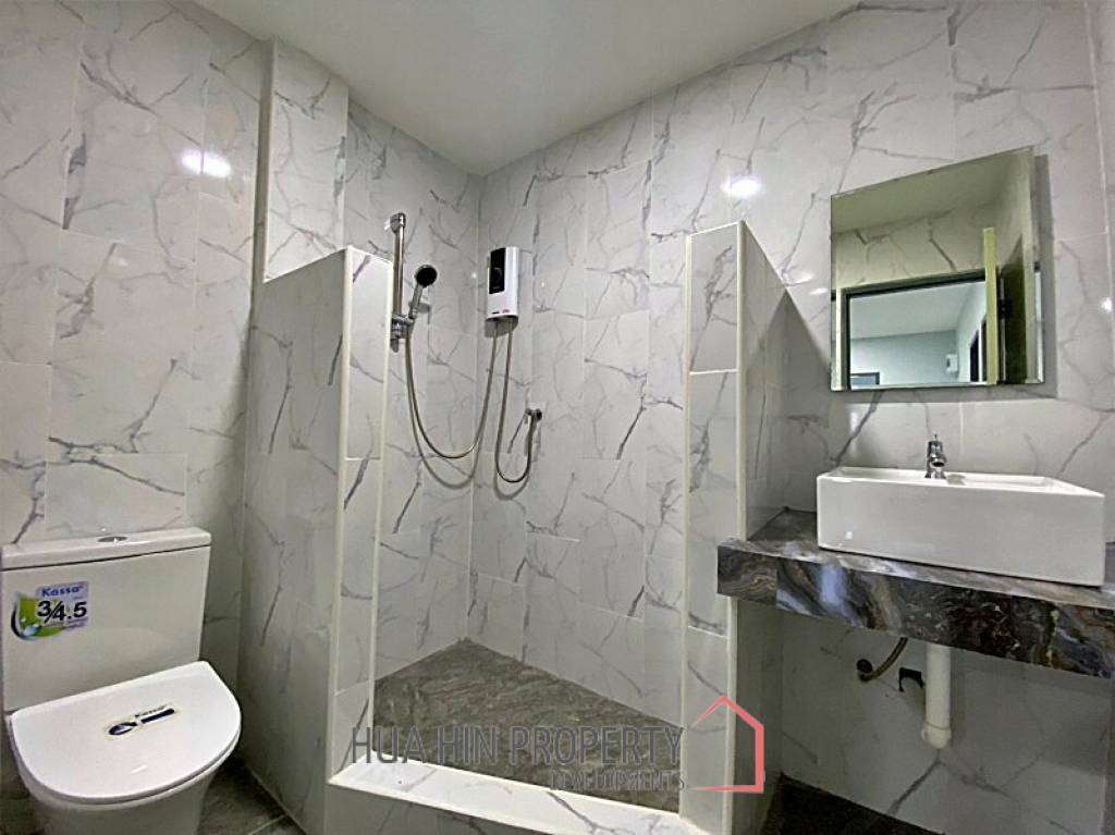 2 Story 3 Bed Townhouse Near City Center and Dinosaur Market For Sale