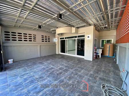 2 Story 3 Bed Townhouse Near City Center and Dinosaur Market For Sale