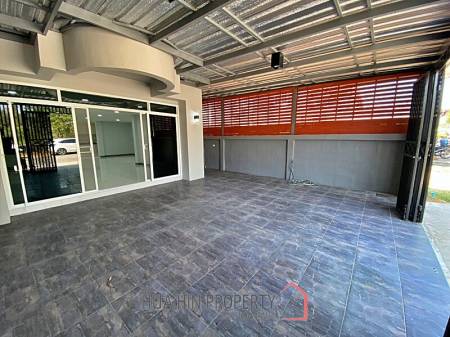 2 Story 3 Bed Townhouse Near City Center and Dinosaur Market For Sale
