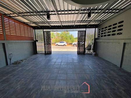 2 Story 3 Bed Townhouse Near City Center and Dinosaur Market For Sale