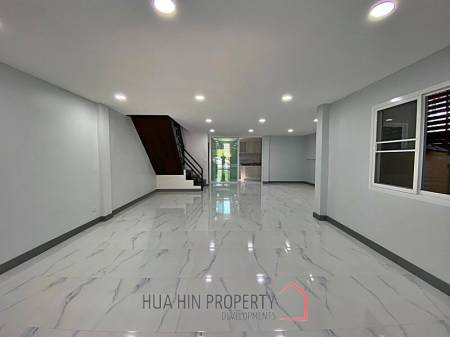 2 Story 3 Bed Townhouse Near City Center and Dinosaur Market For Sale
