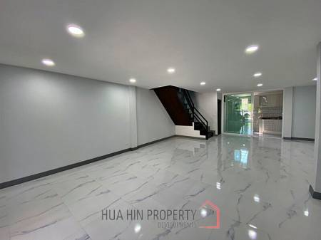 2 Story 3 Bed Townhouse Near City Center and Dinosaur Market For Sale