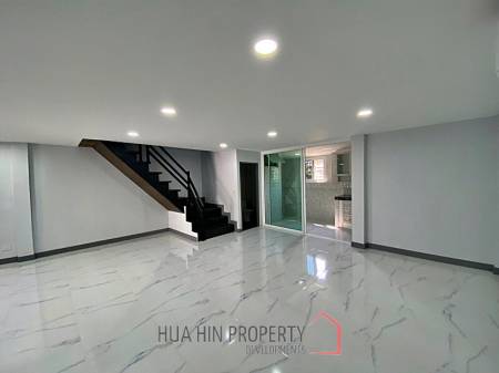 2 Story 3 Bed Townhouse Near City Center and Dinosaur Market For Sale