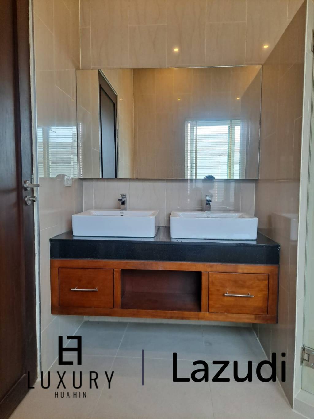 700 metro cuadrado 3 ` 3 Baño Villa de Alquiler