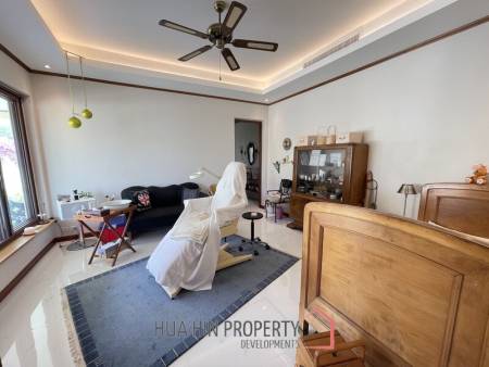 Khao Tao: Impressive Manor