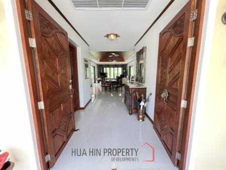Khao Tao: Impressive Manor