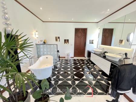Khao Tao: Impressive Manor