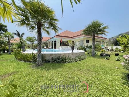 Khao Tao: Impressive Manor