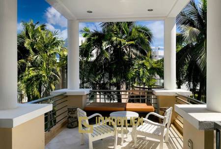 Blue Lagoon : 2 Bedroom Condo With Pool View