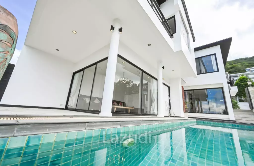 Spacious Villa with Ocean View in Bang Por