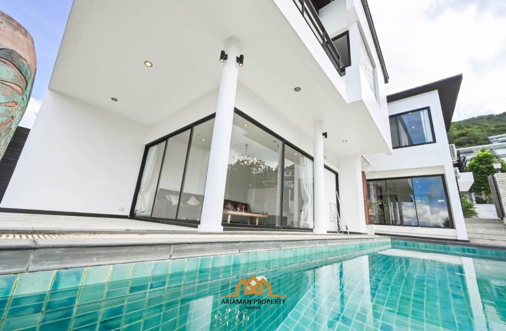 Spacious Villa with Ocean View in Bang Por