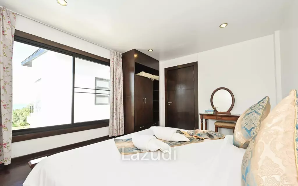 Spacious Villa with Ocean View in Bang Por