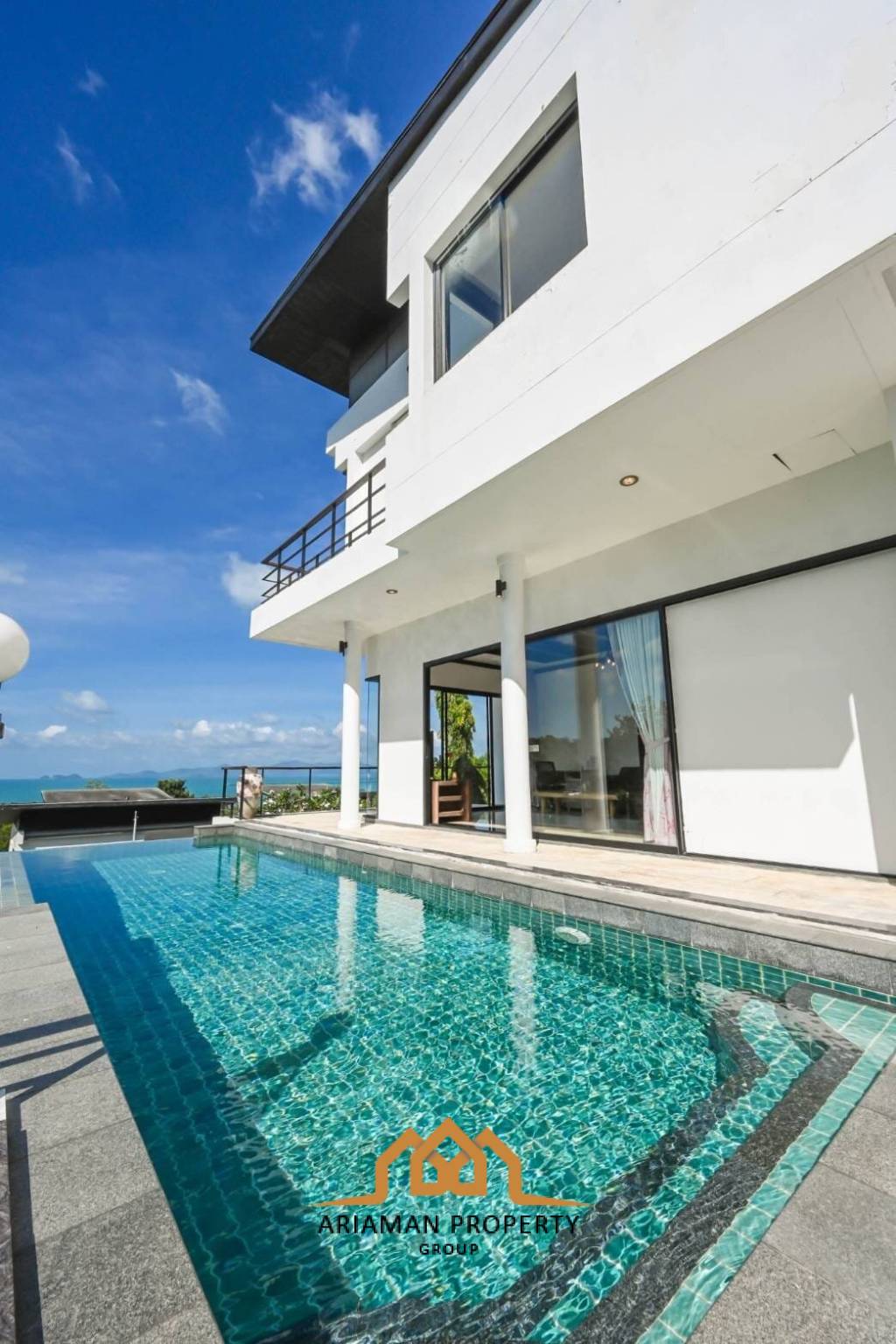 Spacious Villa with Ocean View in Bang Por