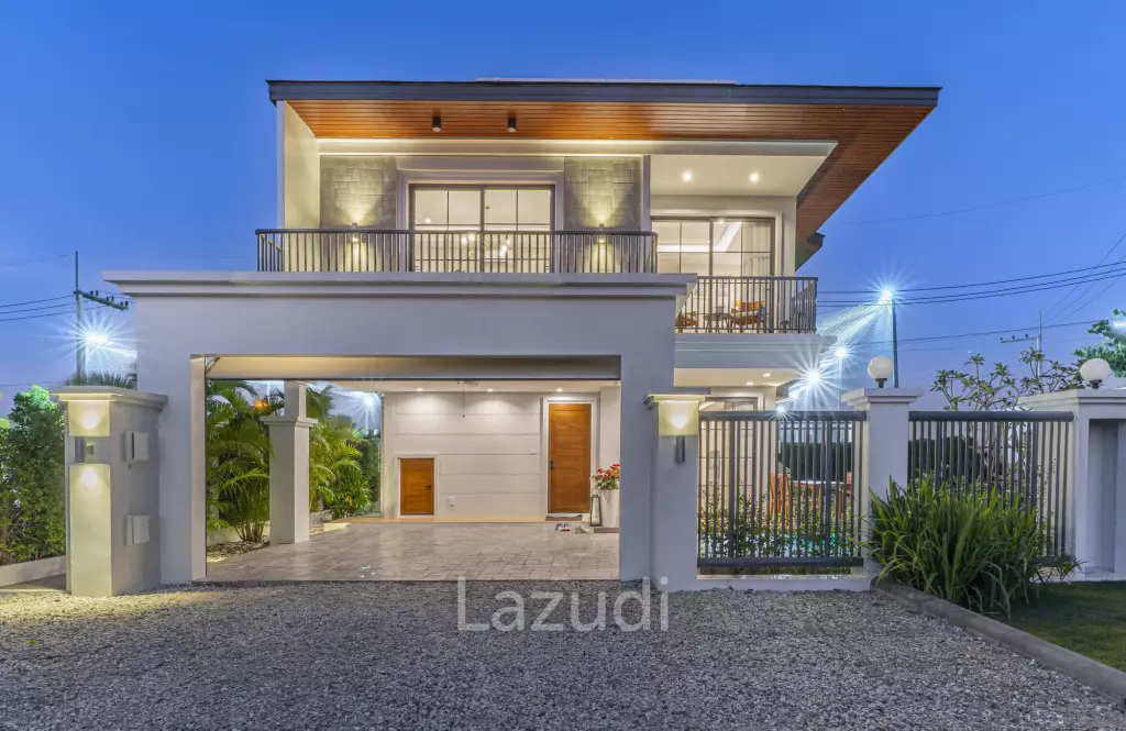 4 Beds 3 Baths 215 SQ.M Rungsii Village