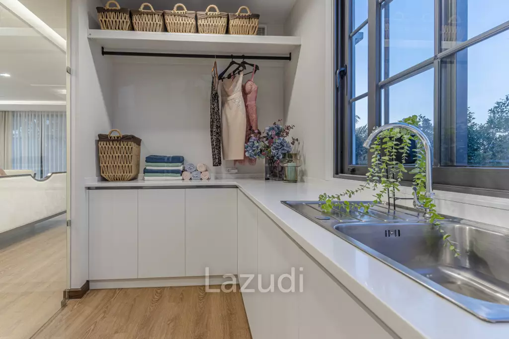 4 Beds 3 Baths 215 SQ.M Rungsii Village
