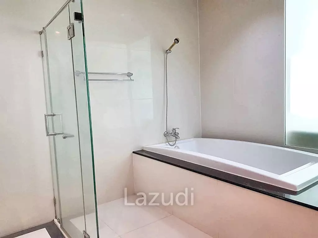 1Bed  1Bath 51.8 SQ.M. The Address chidlom