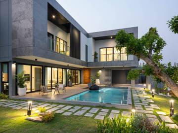 5 Bed 6 Bath 650 SQ.M. D-Space Mabprachan