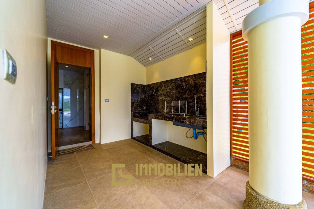 1,738 qm 5 Bett 6 Bad Villa Für Miete