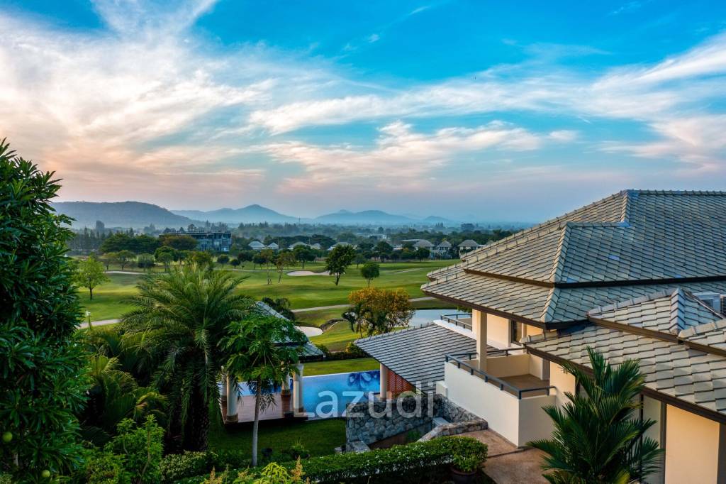 Black Mountain: Luxury Mansion on Golf Course