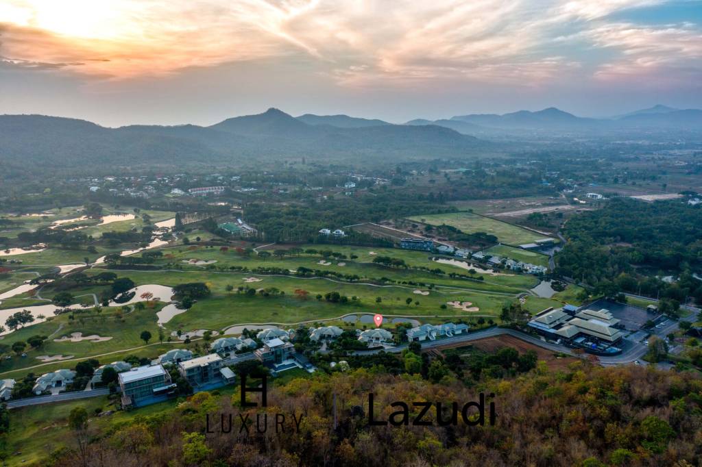 Black Mountain: Luxury Mansion on Golf Course