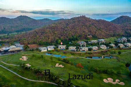 Black Mountain: Luxury Mansion on Golf Course