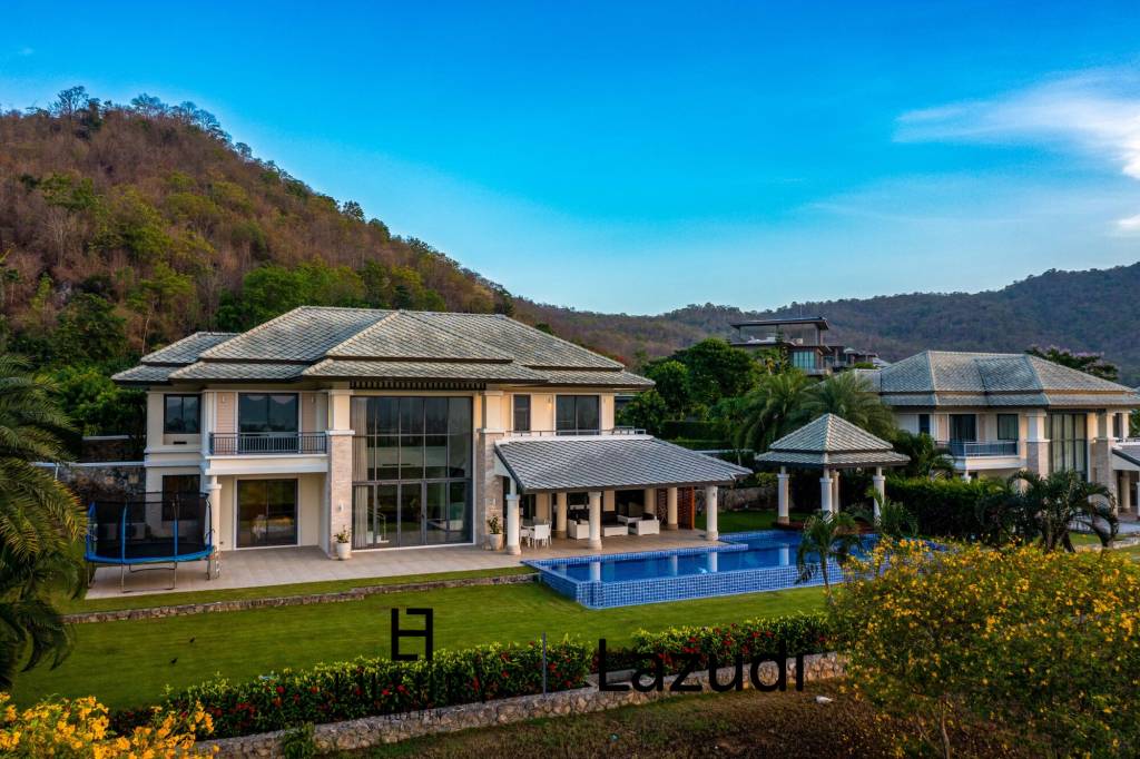 Black Mountain: Luxury Mansion on Golf Course