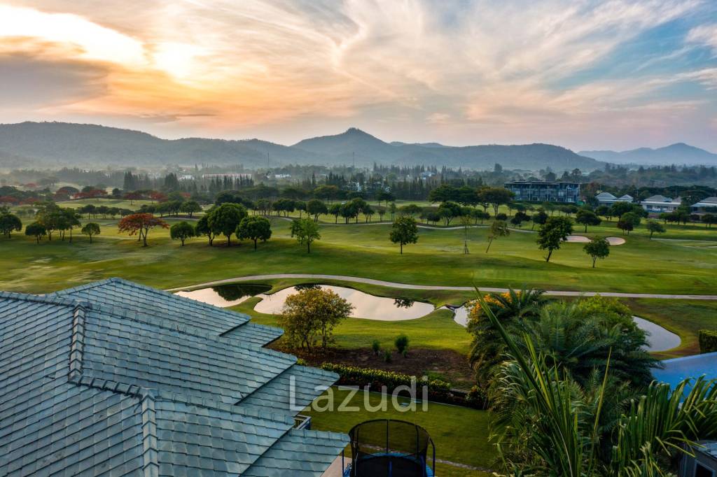 Black Mountain: Luxury Mansion on Golf Course