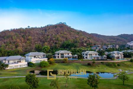 Black Mountain: Luxury Mansion on Golf Course