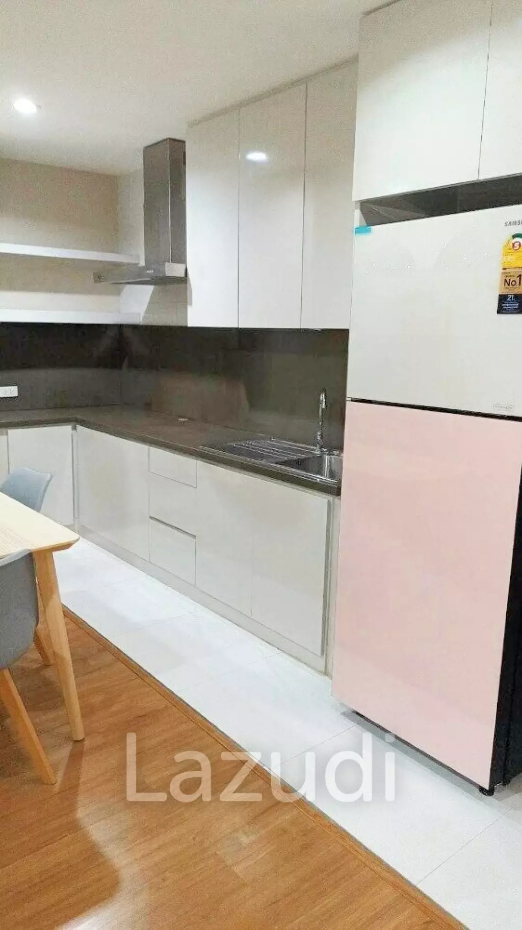 2 Bed 2 Bath 100 SQ.M Chamchuri Square Residence